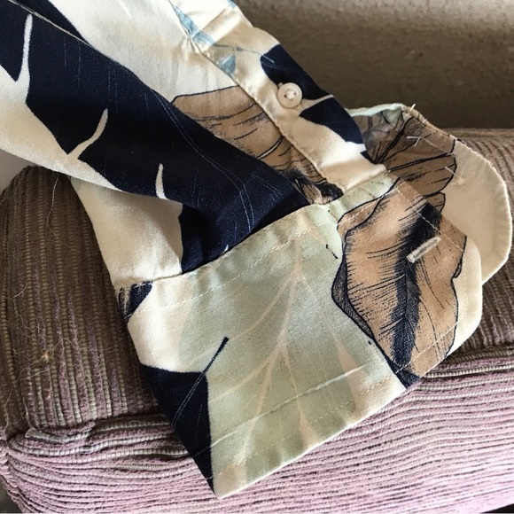 VTG Guess SzXL Fall Buttonup Ladies Long Sleeve Blouse Rayon No Buttons - Picture 3 of 4